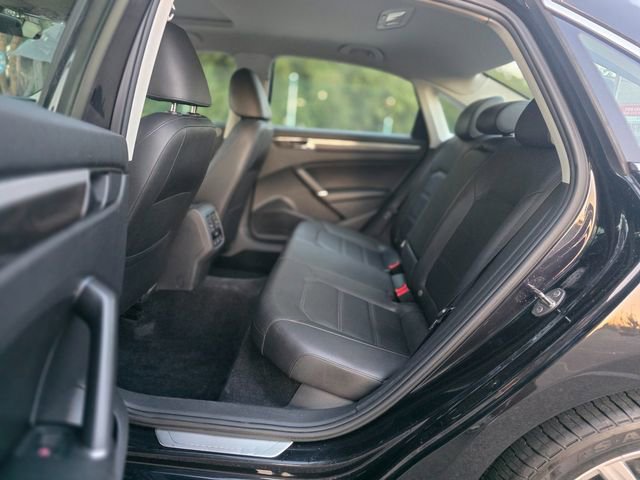 Used 2018 Volkswagen Passat 2.0T SE FWD image 30
