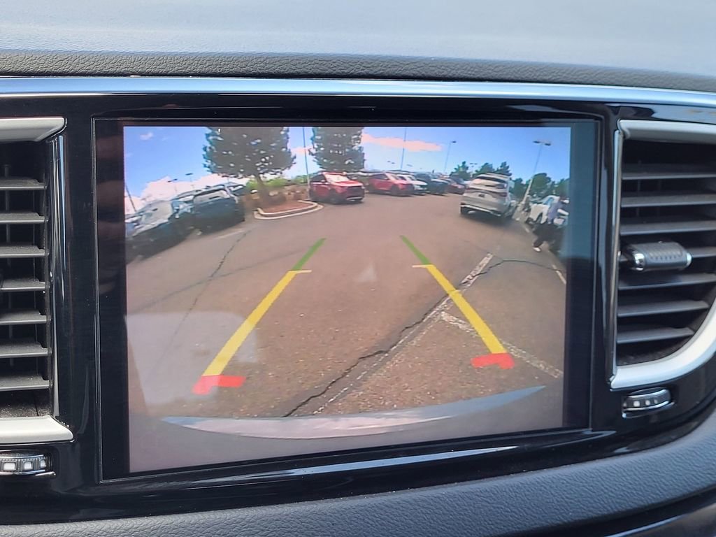 Used 2023 Chrysler Pacifica Touring-L FWD image 9