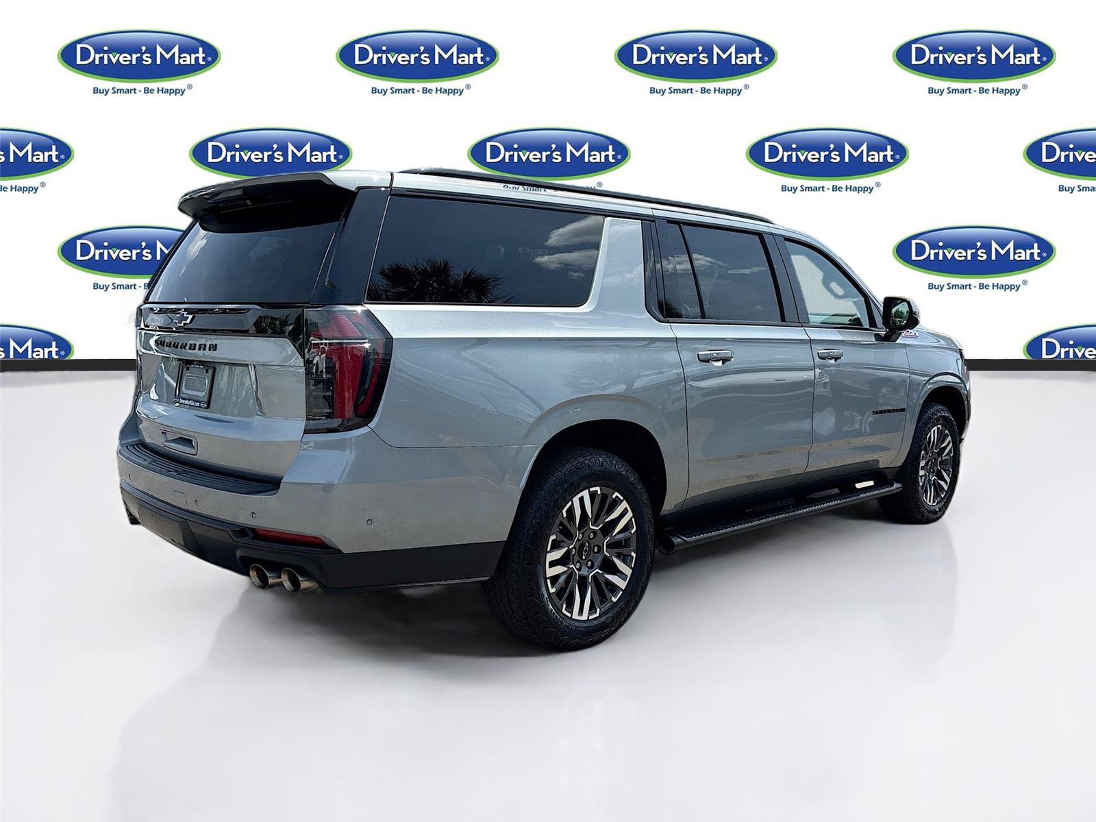 Used 2025 Chevrolet Suburban Z71 AWD/4WD image 7