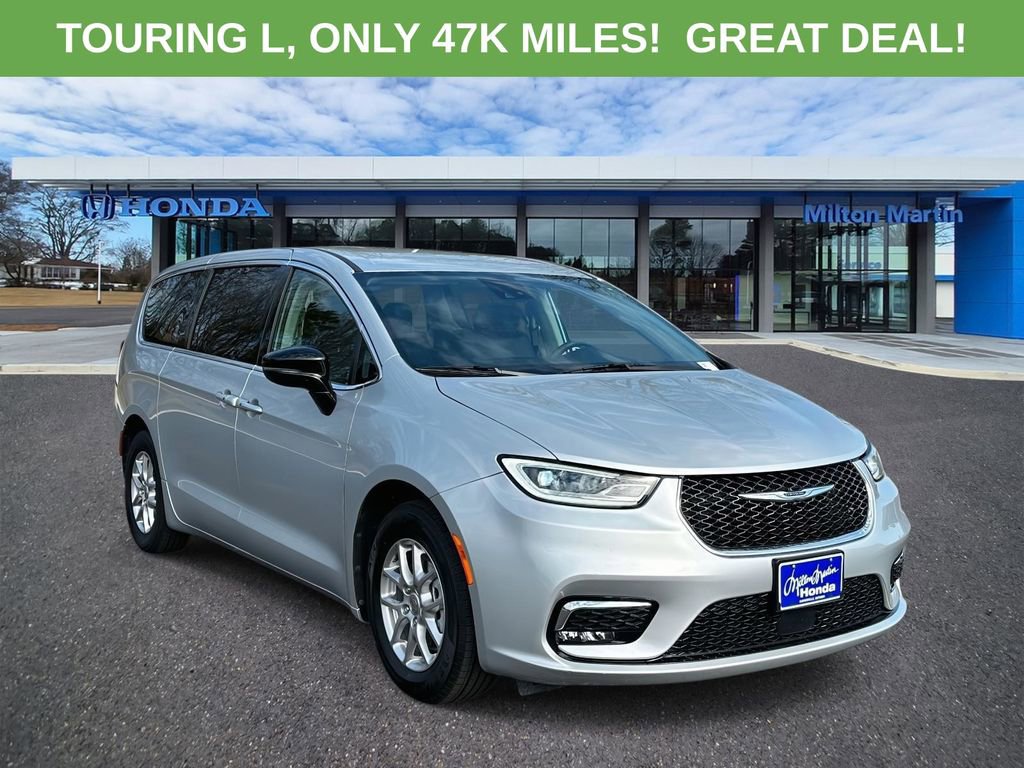Used 2024 Chrysler Pacifica Touring-L