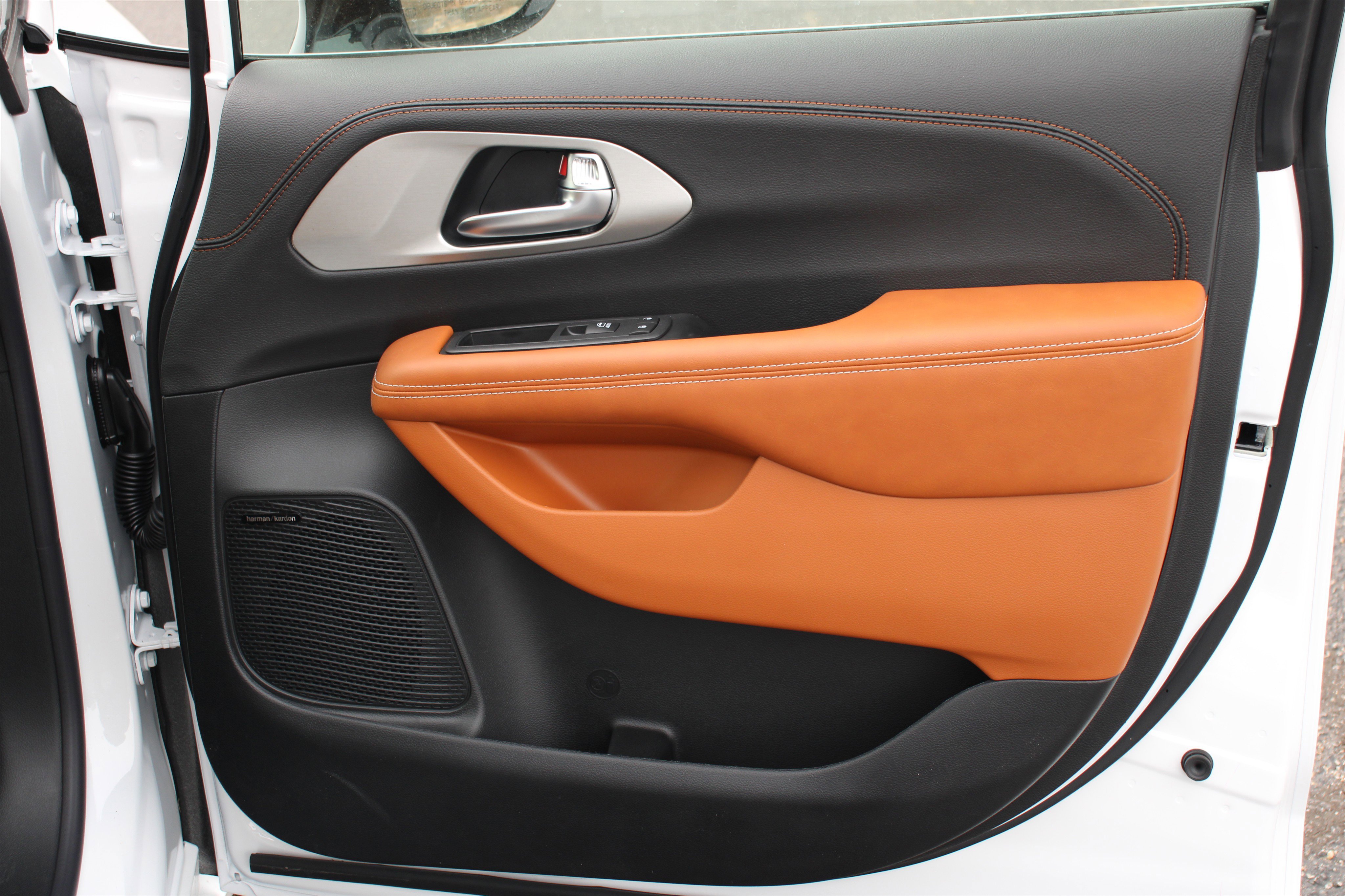 New 2026 Chrysler Pacifica Pinnacle image 32