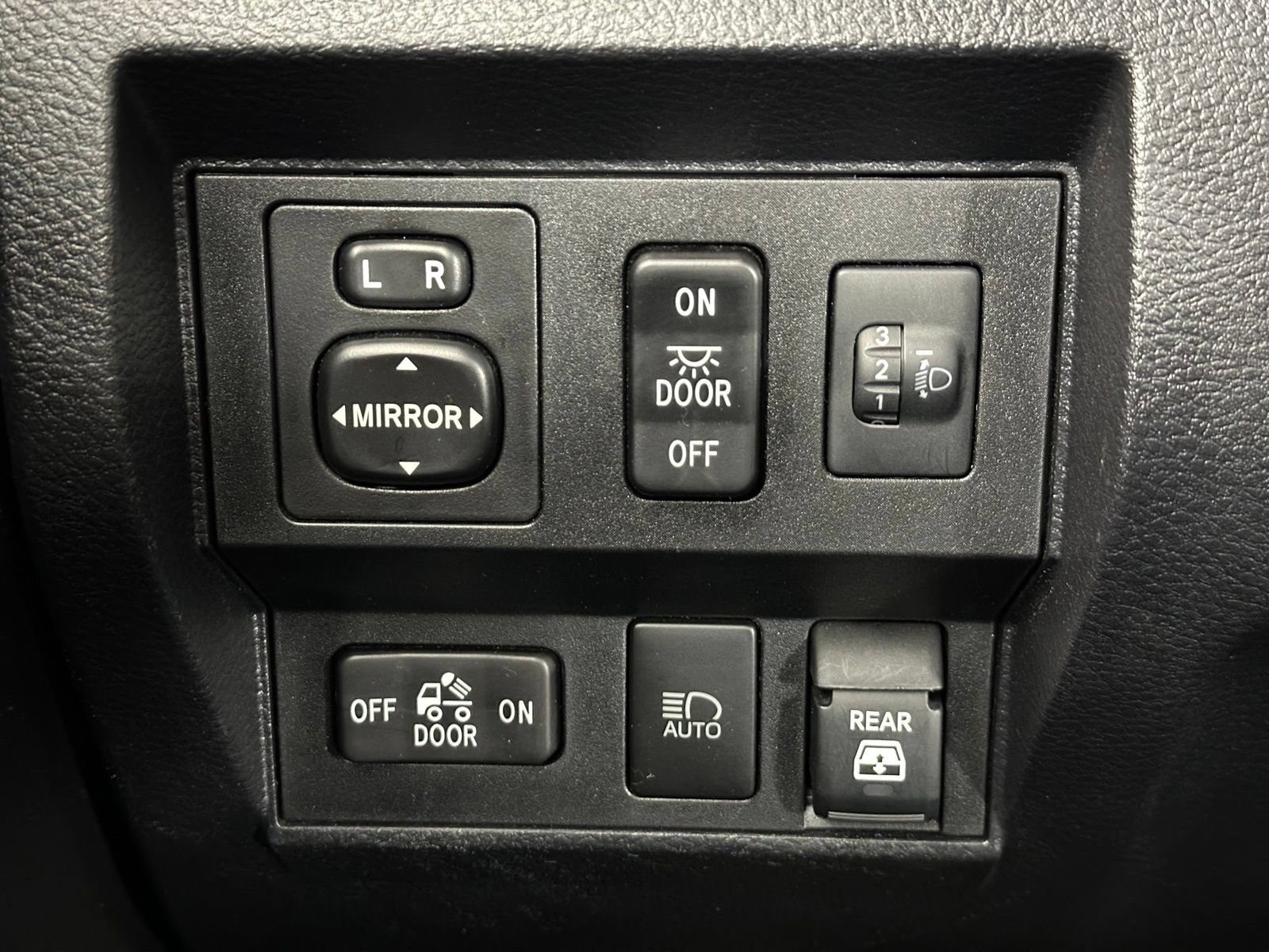 Used 2021 Toyota Tundra SR5 w/ TRD Off-Road Package AWD/4WD image 15