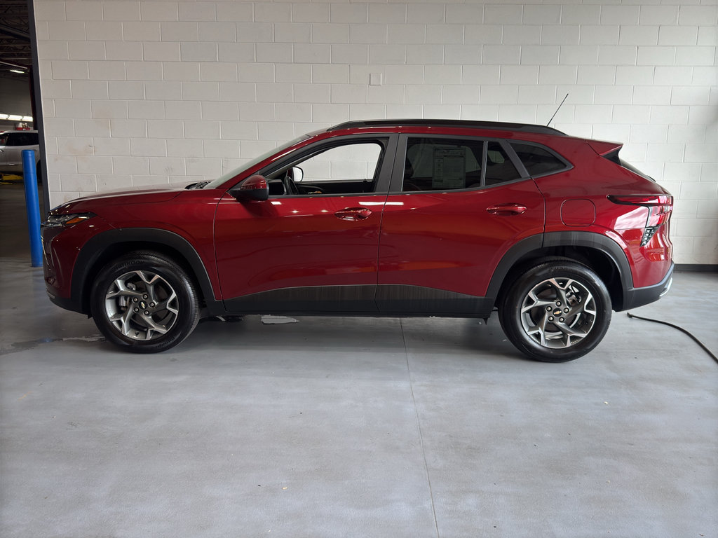 Used 2025 Chevrolet Trax LT w/ Driver Confidence Package FWD image 2