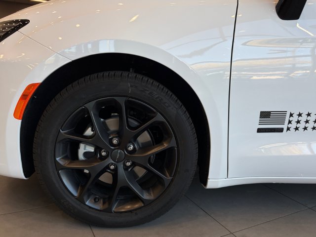 New 2027 Chrysler Pacifica Select FWD image 10