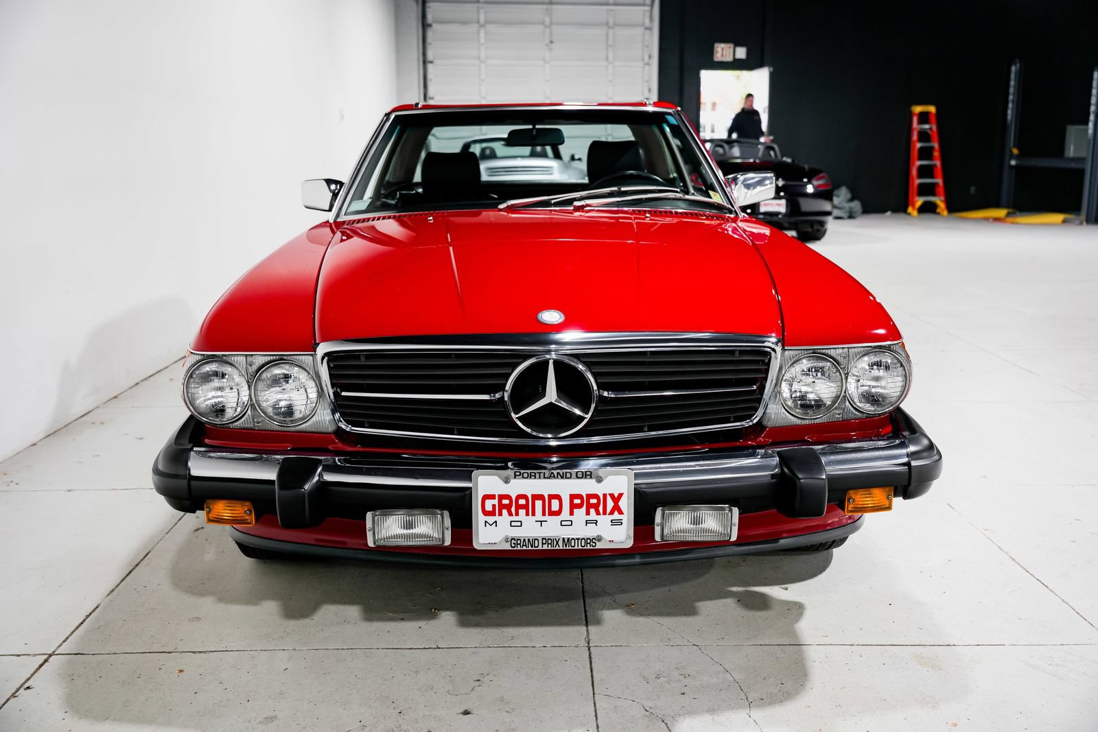 Used 1987 Mercedes-Benz 560 SL image 5