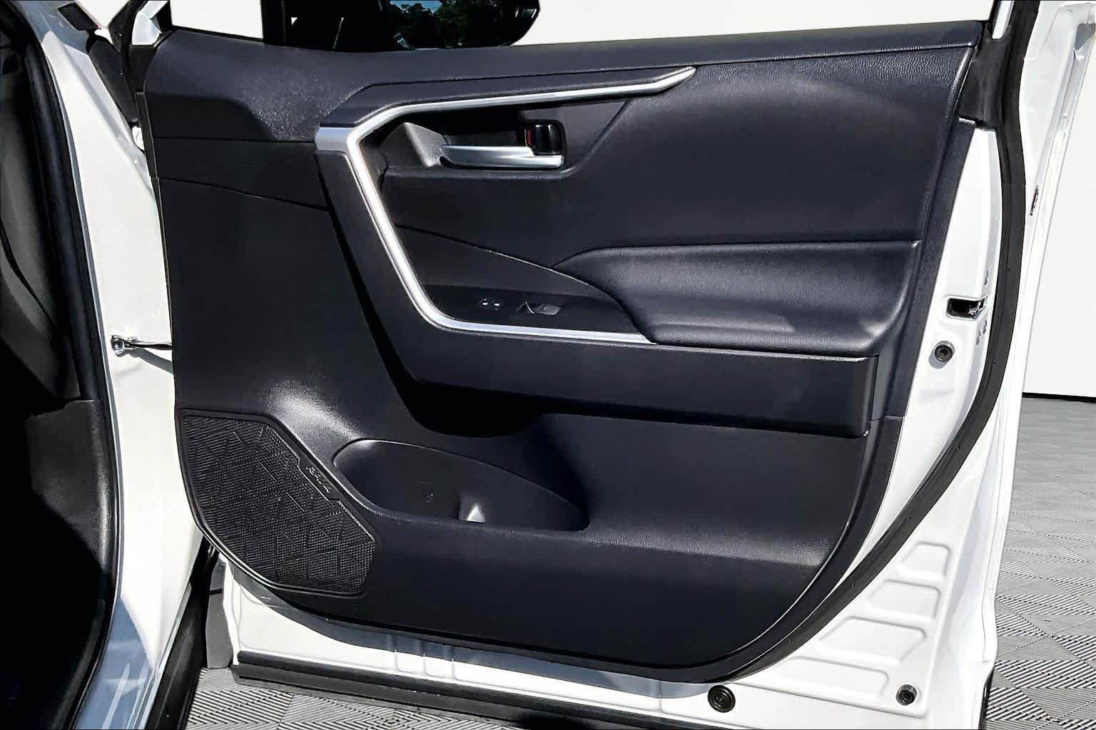 Used 2023 Toyota RAV4 XLE w/ Convenience Package FWD image 23