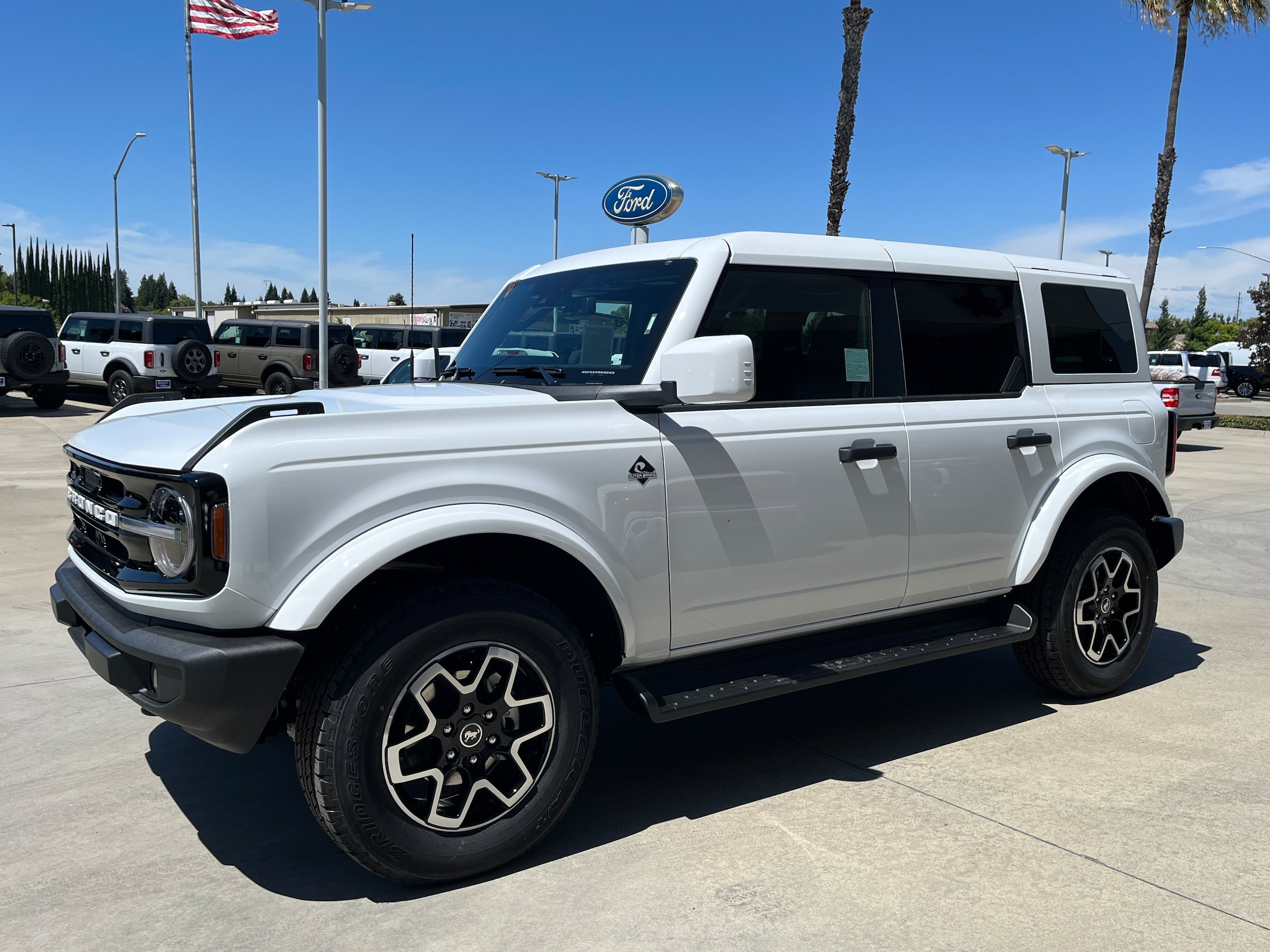 New 2026 Ford Bronco Outer Banks AWD/4WD image 2