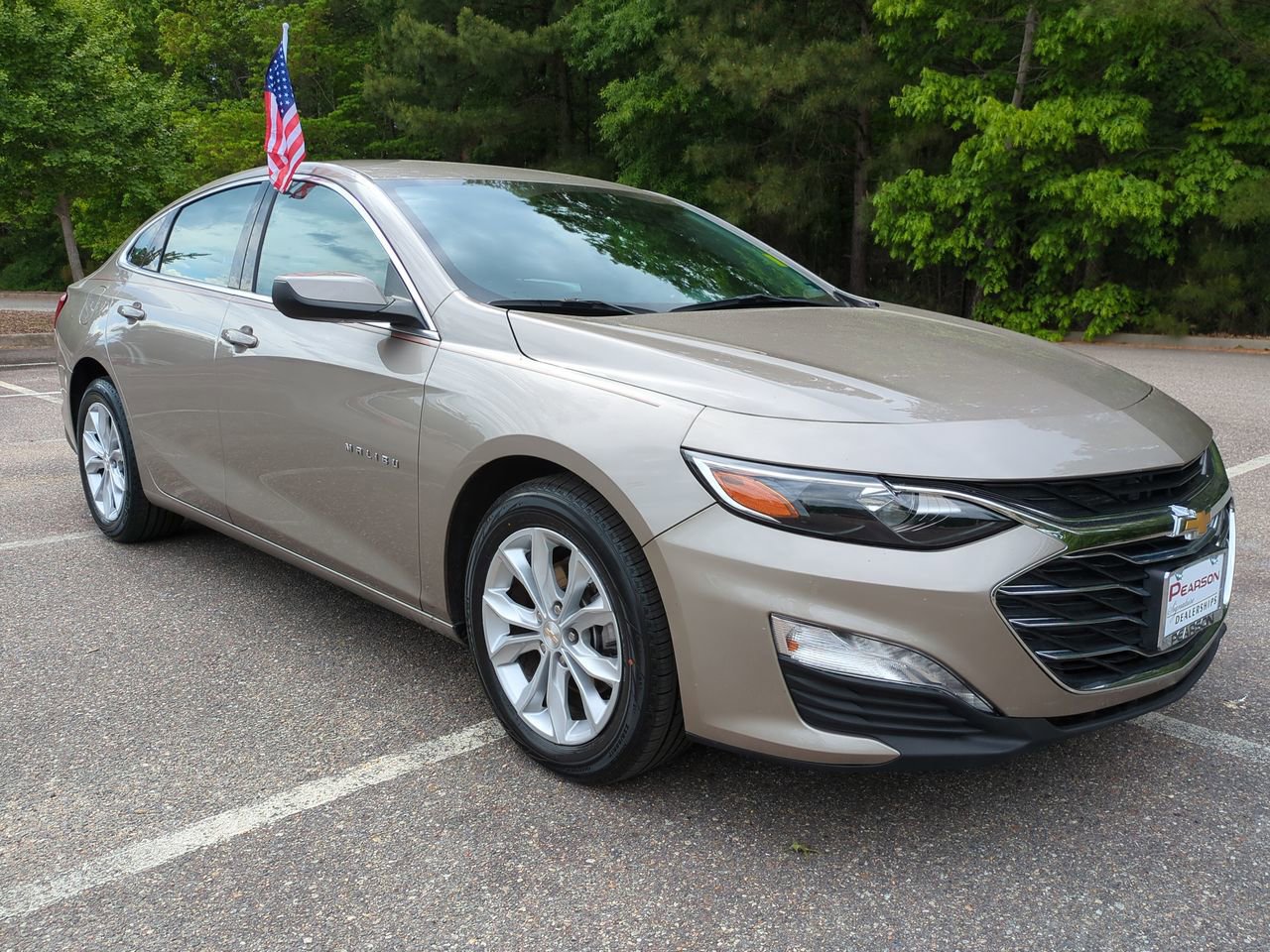 Used 2025 Chevrolet Malibu LT FWD image 2