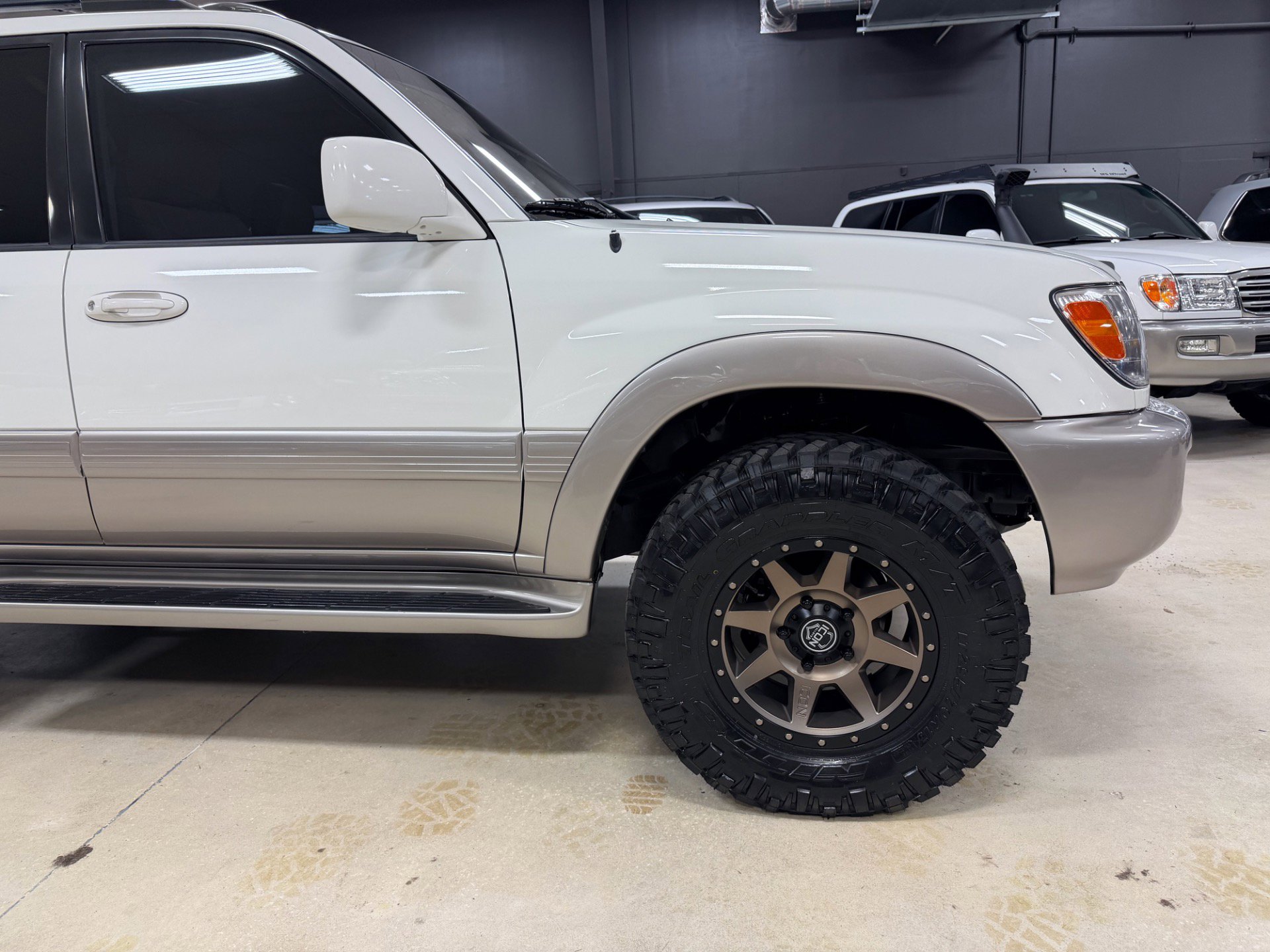 Used 2004 Toyota Land Cruiser image 16