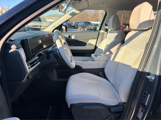 Used 2025 Hyundai Santa Fe SE AWD/4WD image 18