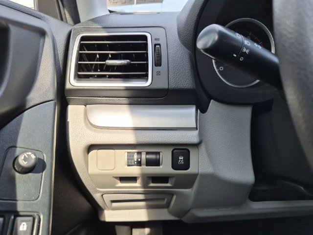 Used 2018 Subaru Forester 2.5i Premium w/ All-Weather Package AWD/4WD image 19