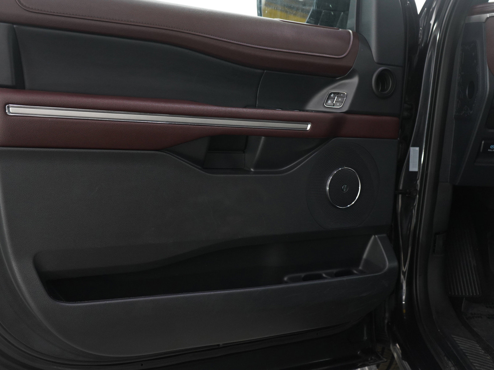 Used 2023 Ford Expedition Max Limited image 21