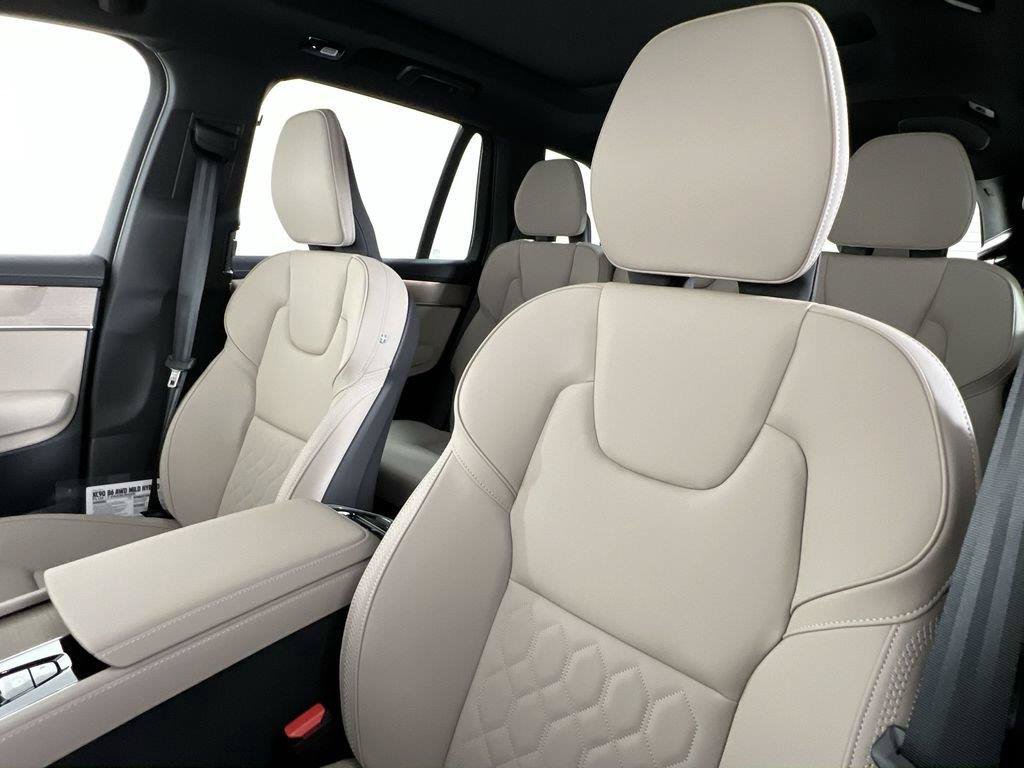 Certified 2026 Volvo XC90 B6 Plus w/ Protection Package Premier AWD/4WD image 12