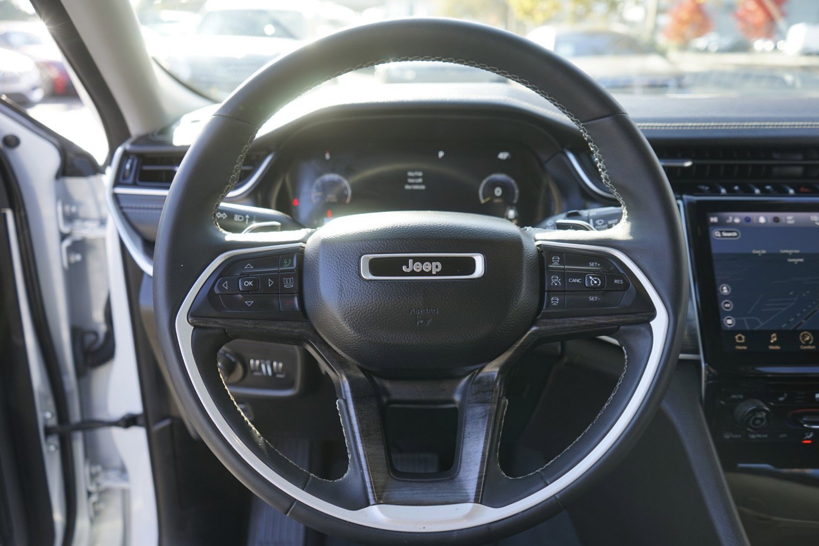 Used 2023 Jeep Grand Cherokee L Limited w/ Luxury Tech Group II image 12