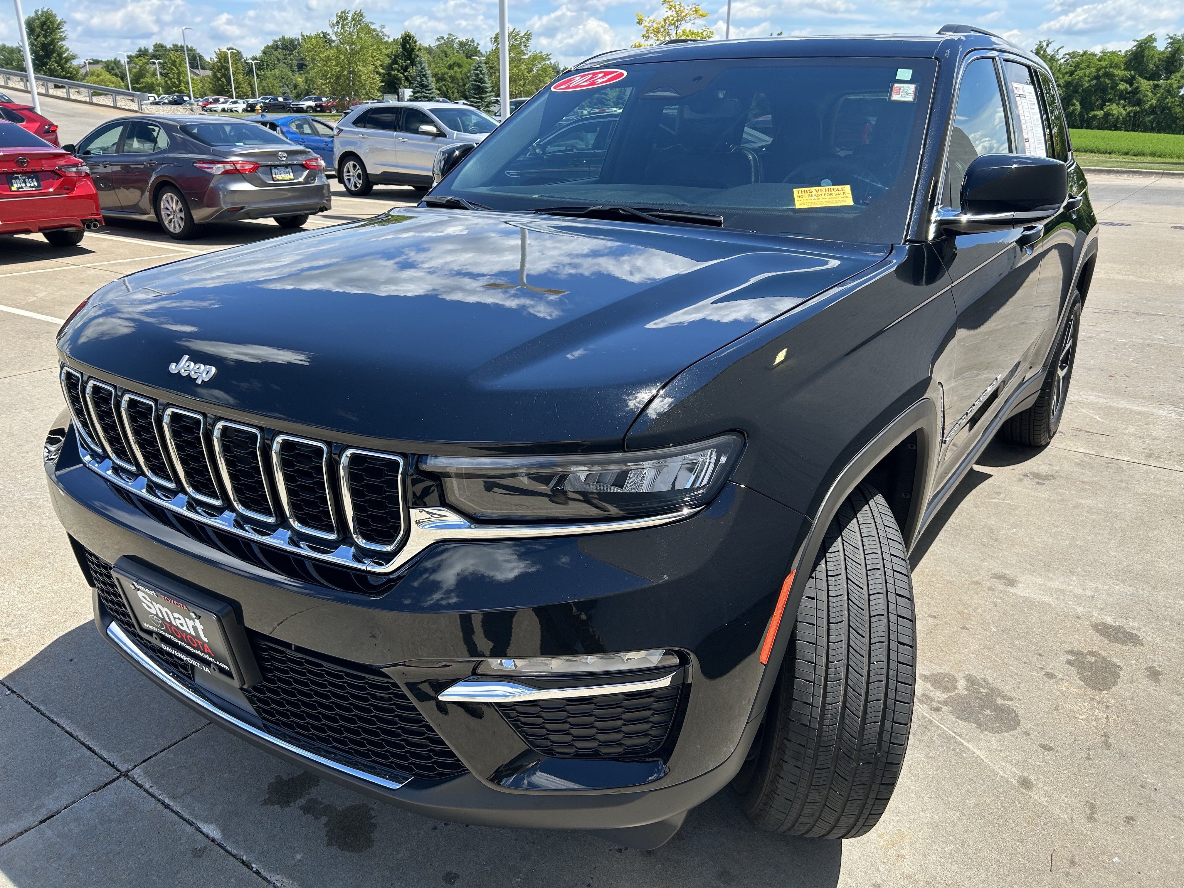 Used 2024 Jeep Grand Cherokee Limited AWD/4WD image 3