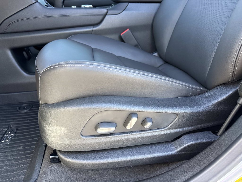 New 2026 Cadillac XT5 Sportv w/ LPO, Floor Liner Package AWD/4WD image 20