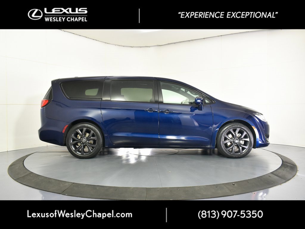 Used 2020 Chrysler Pacifica Touring w/ S Appearance Package image 4