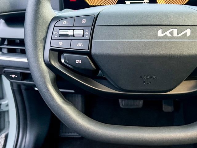 New 2025 Kia K4 LXS image 24