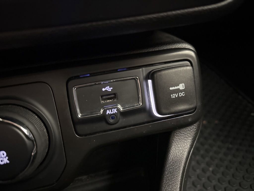 Used 2023 Jeep Renegade Latitude image 29