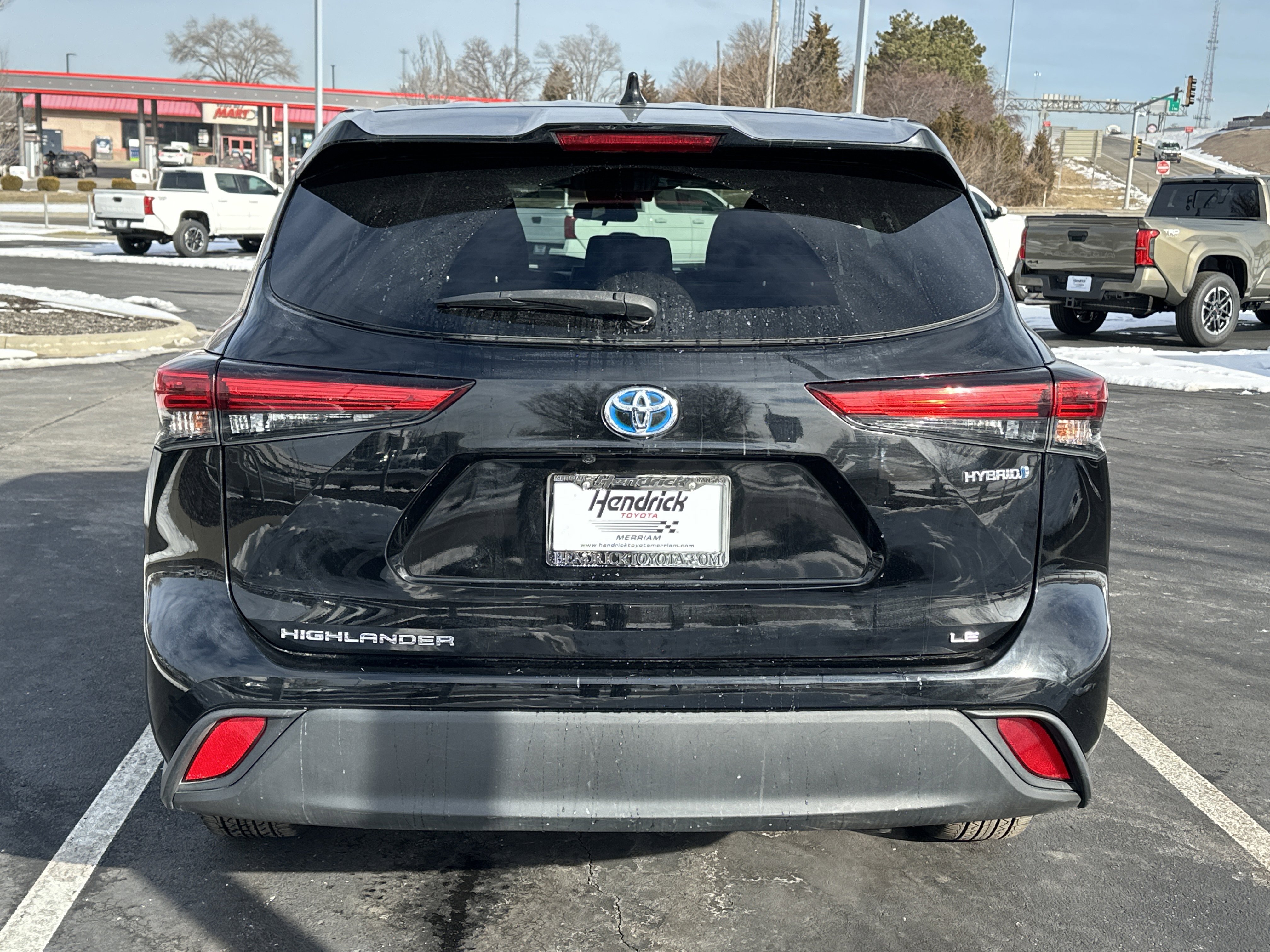 Used 2021 Toyota Highlander LE image 9