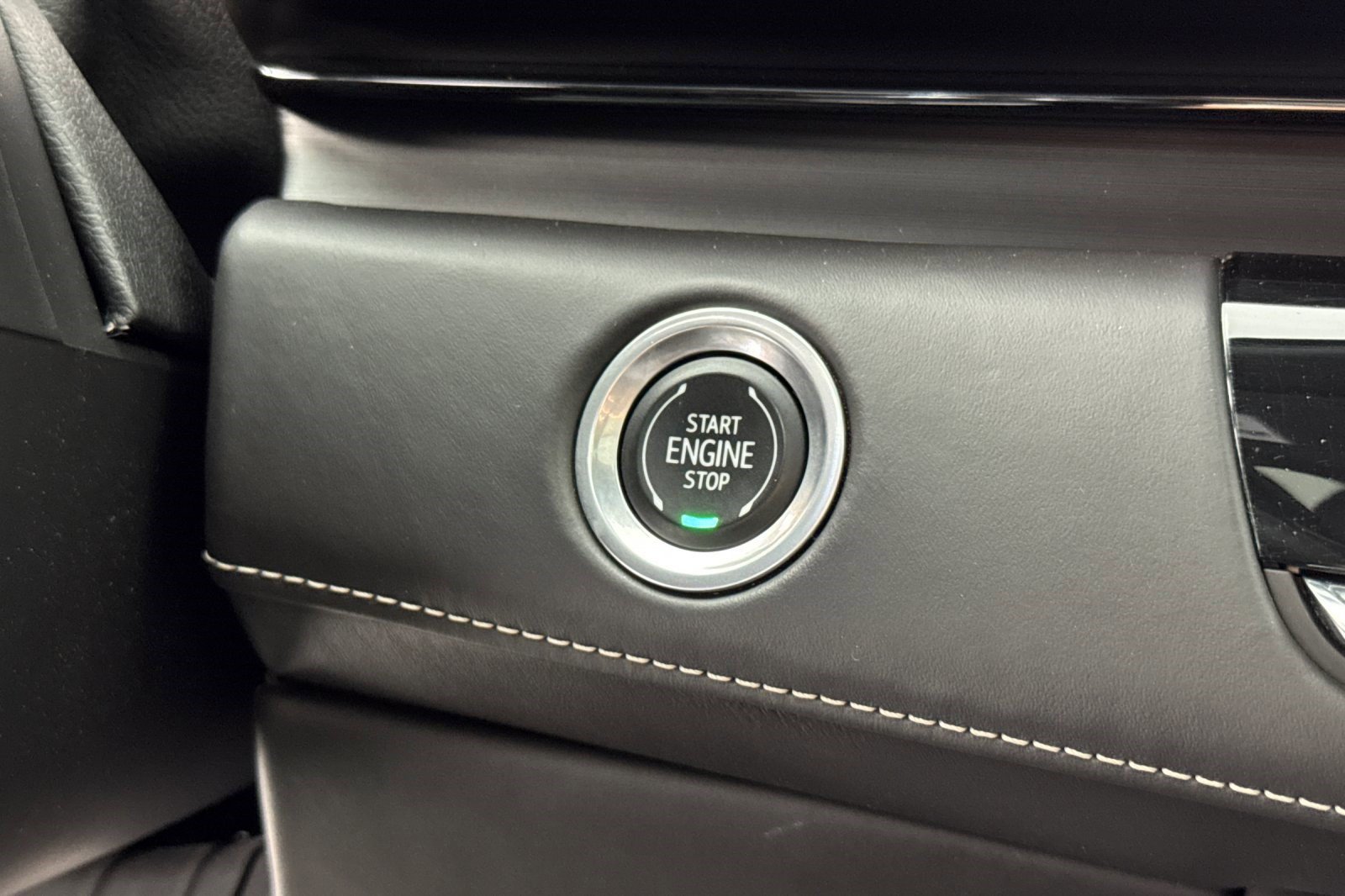 Used 2023 Cadillac Escalade ESV V AWD/4WD image 37