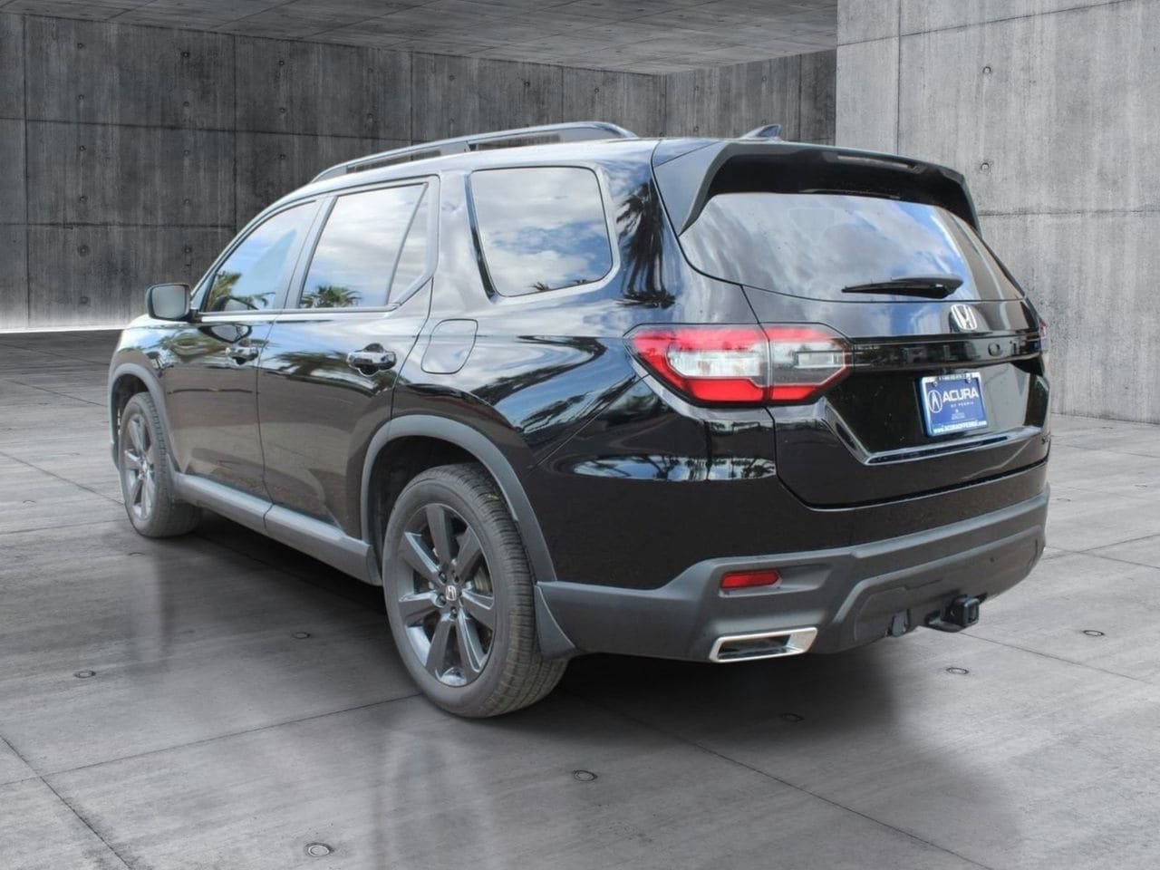 Used 2024 Honda Pilot Sport image 4