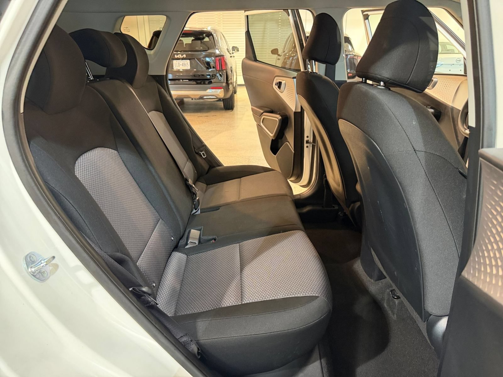 Used 2025 Kia Soul LX w/ LX Technology Package FWD image 36