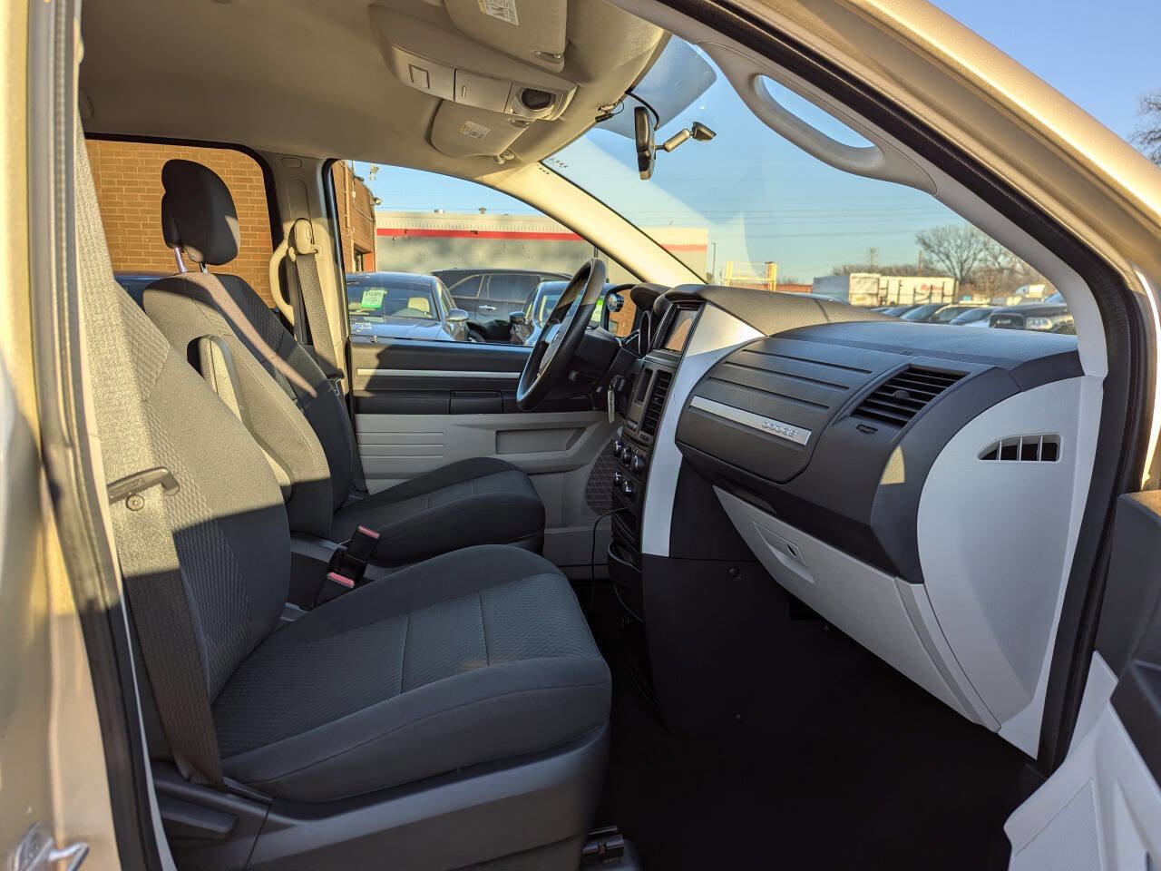 Used 2010 Dodge Grand Caravan SE image 17