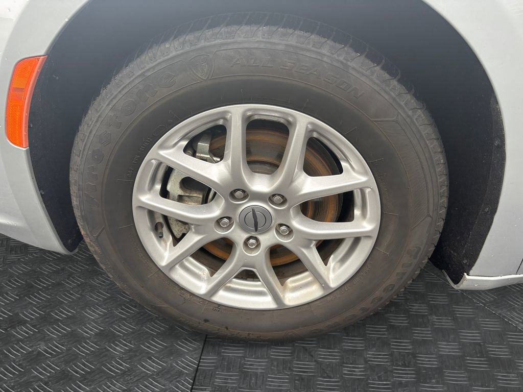 Certified 2024 Chrysler Pacifica Touring-L image 19