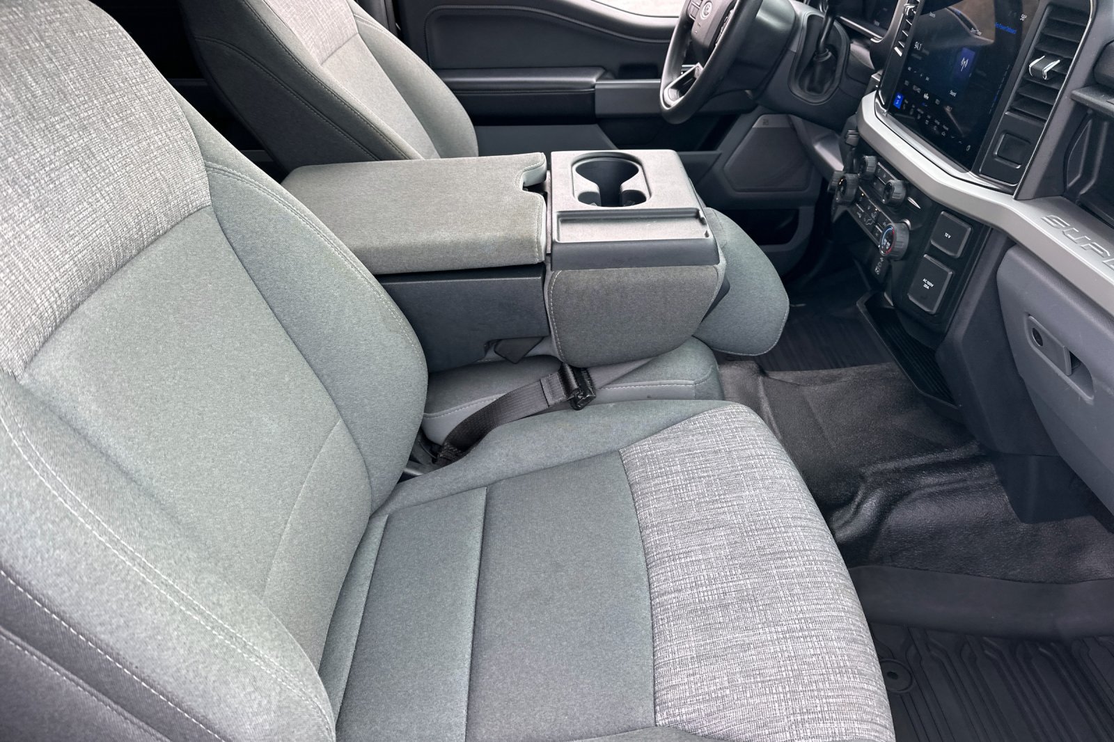 Used 2024 Ford F250 XLT w/ XLT Premium Package AWD/4WD image 14