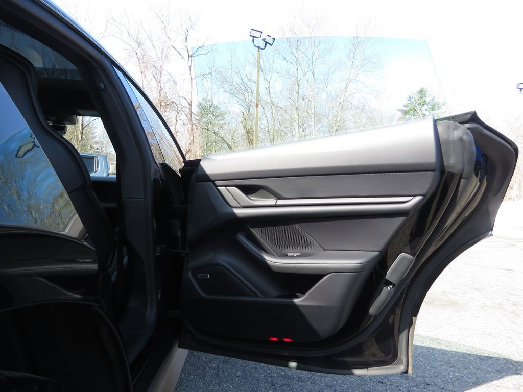 Used 2024 Porsche Taycan image 15