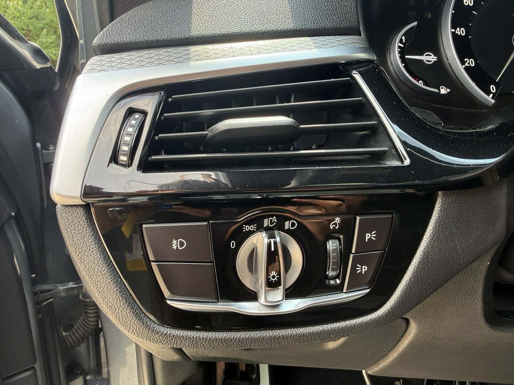 Used 2019 BMW 540i w/ M Sport Package RWD image 27