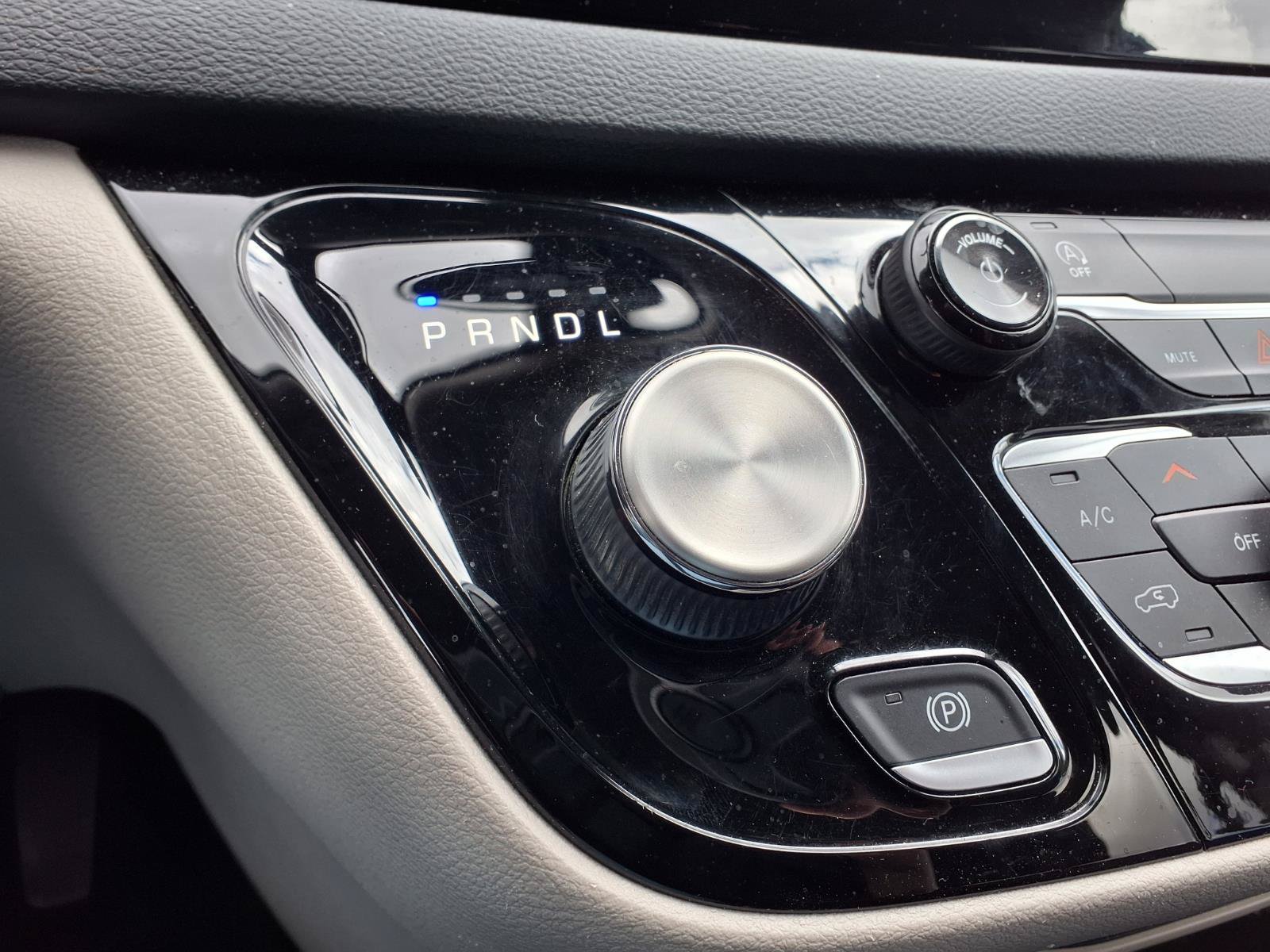 Used 2022 Chrysler Voyager LX FWD image 25