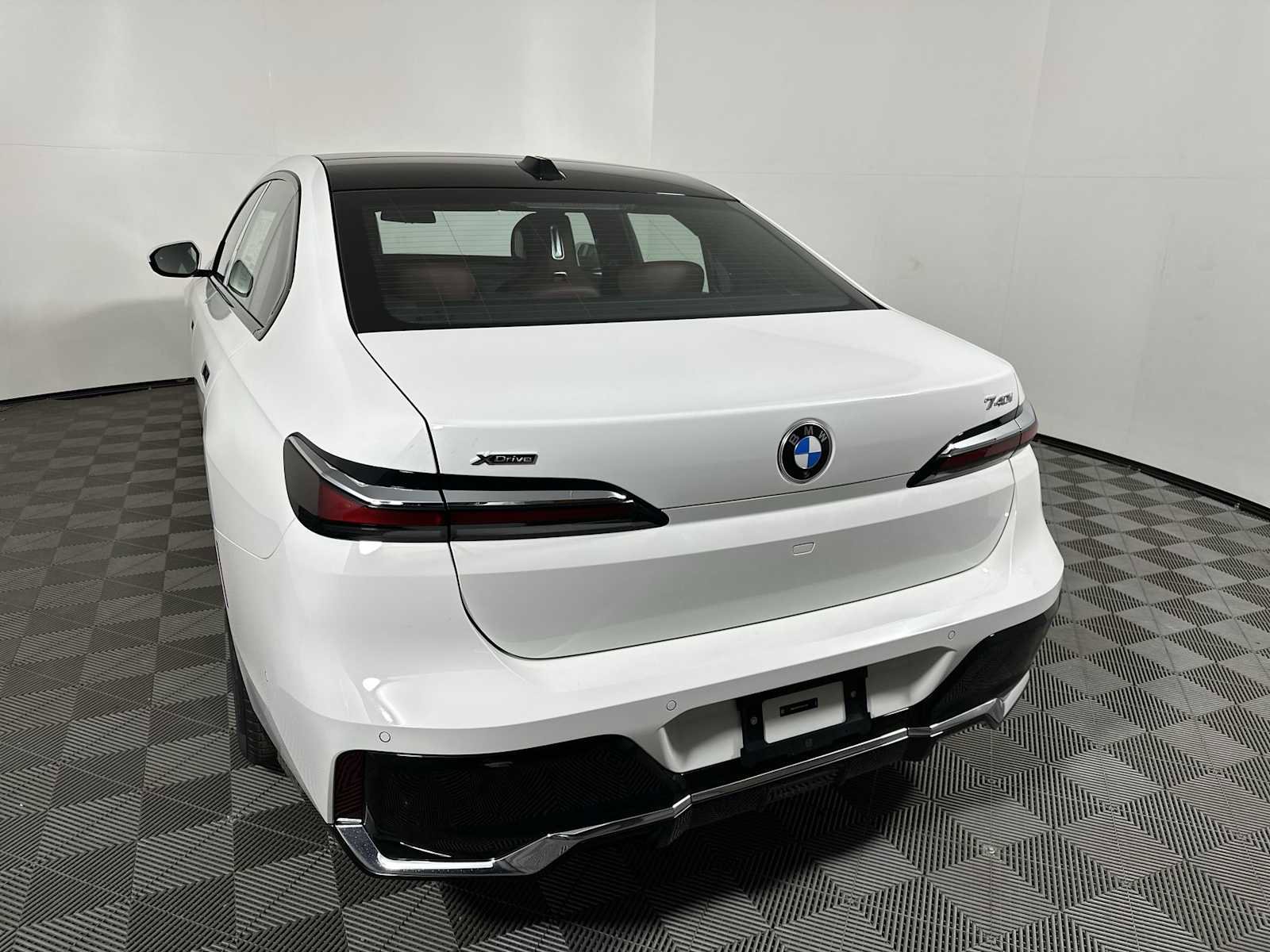 New 2026 BMW 740i xDrive w/ Executive Package image 3