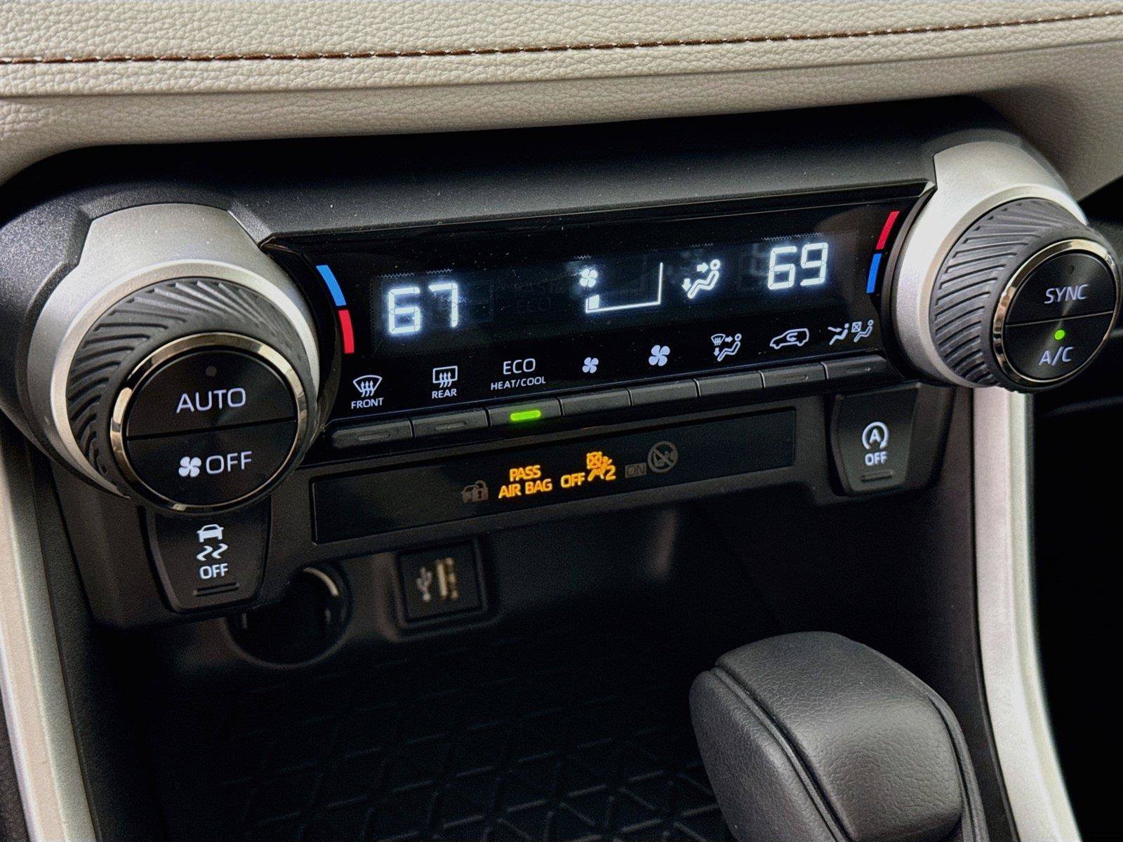 Used 2025 Toyota RAV4 XLE AWD/4WD image 9