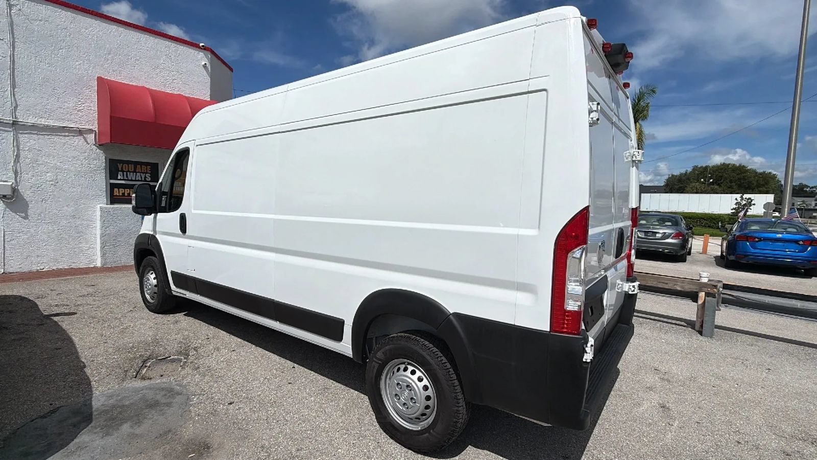 Used 2025 RAM ProMaster 2500 w/ Convenience Group FWD image 6