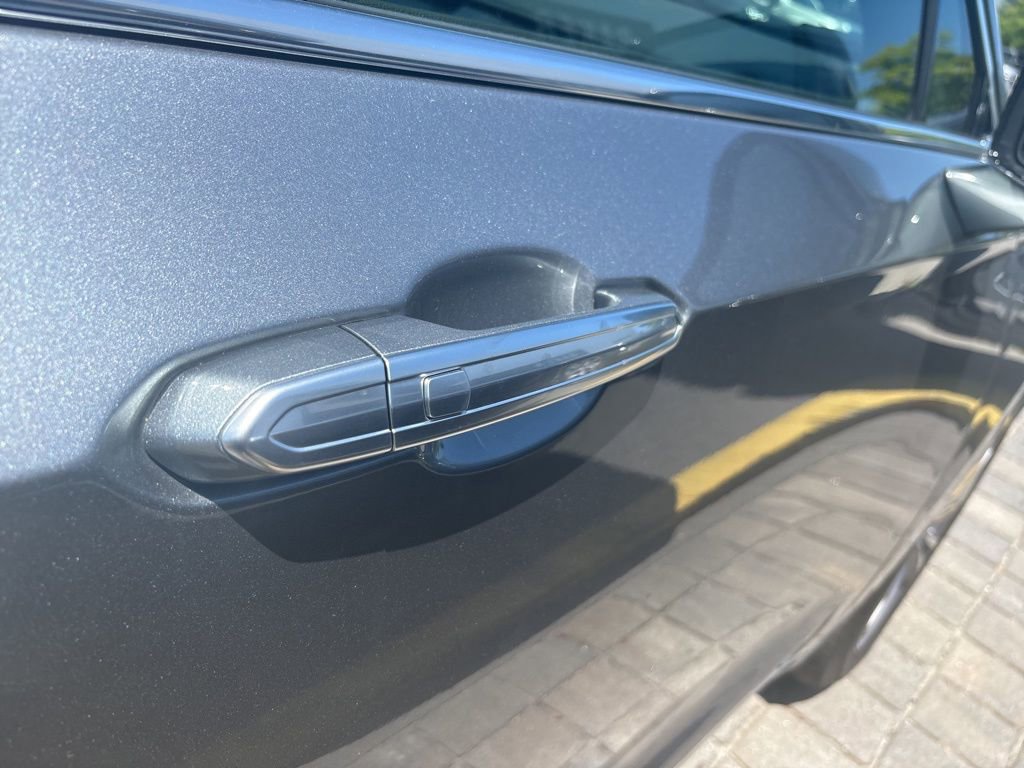 Certified 2025 Cadillac XT6 Premium Luxury image 12