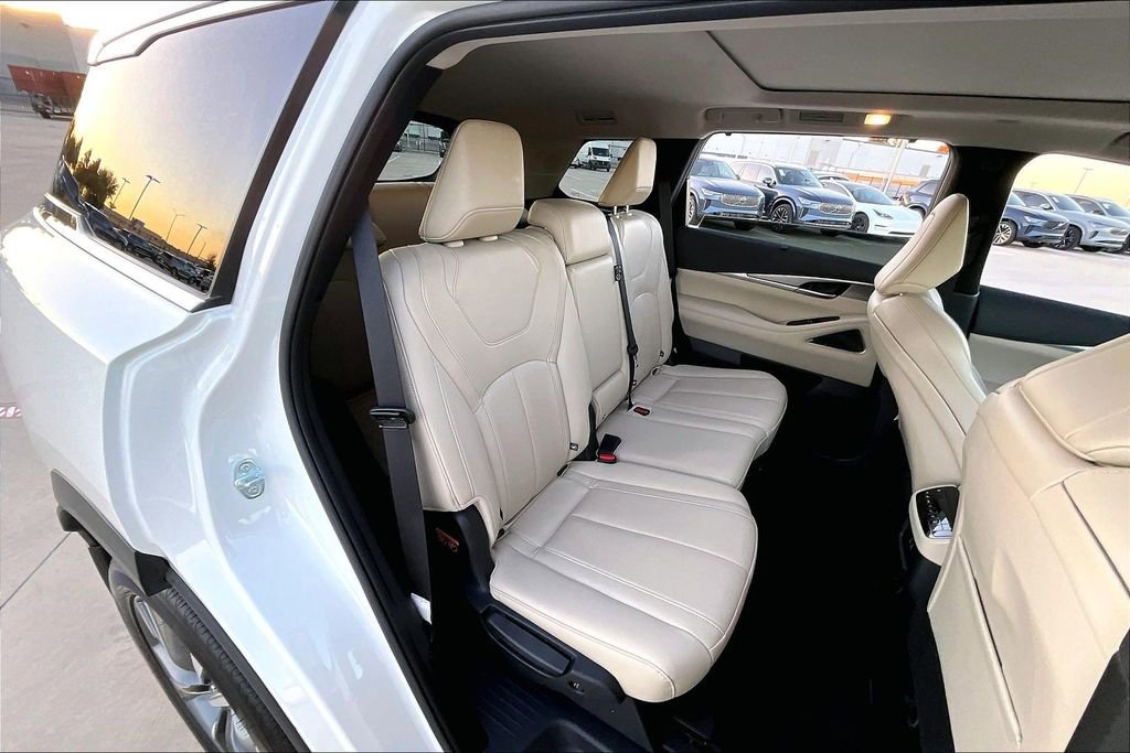Certified 2025 INFINITI QX60 Luxe image 36