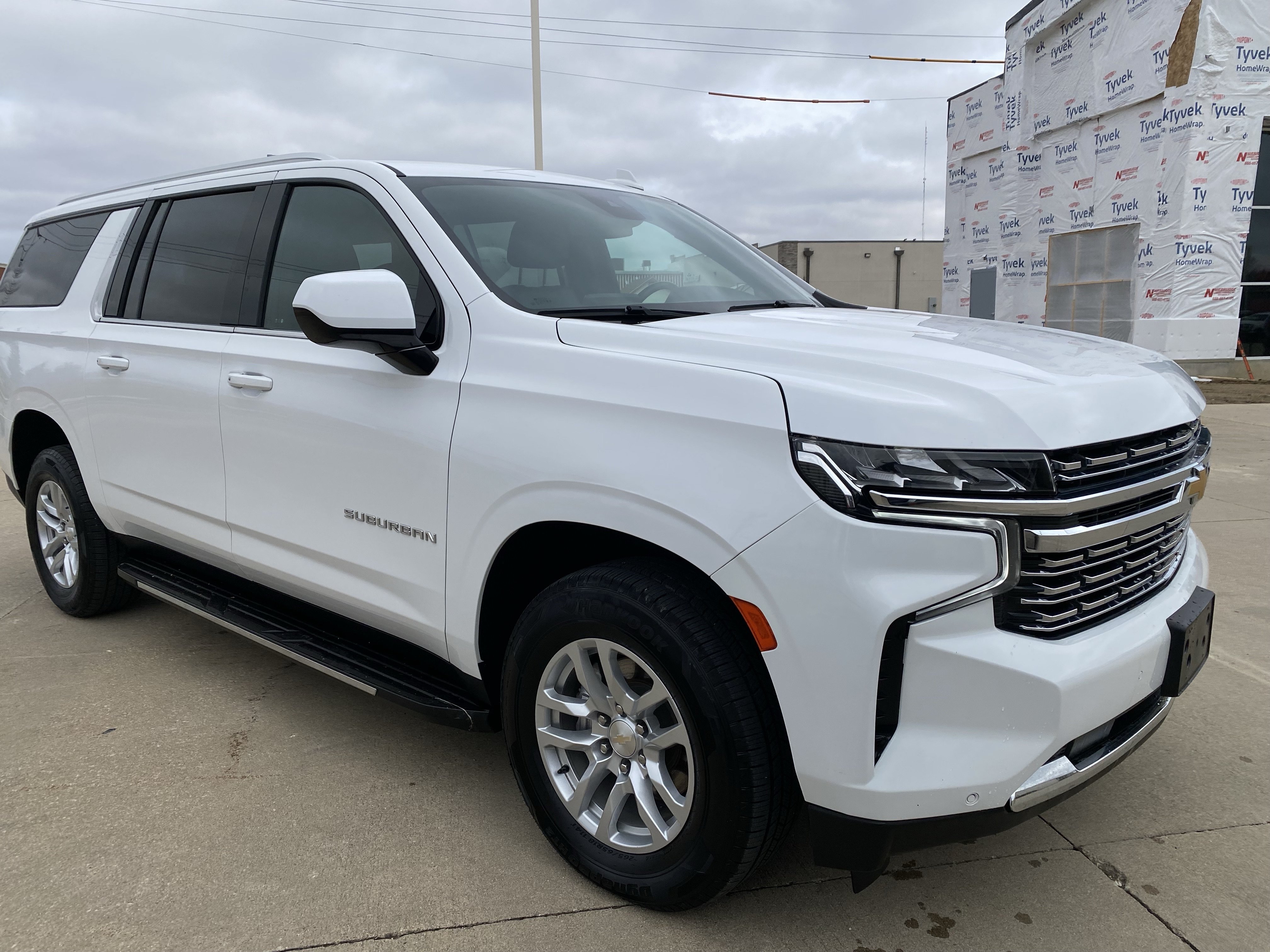 Used 2023 Chevrolet Suburban LT AWD/4WD image 3