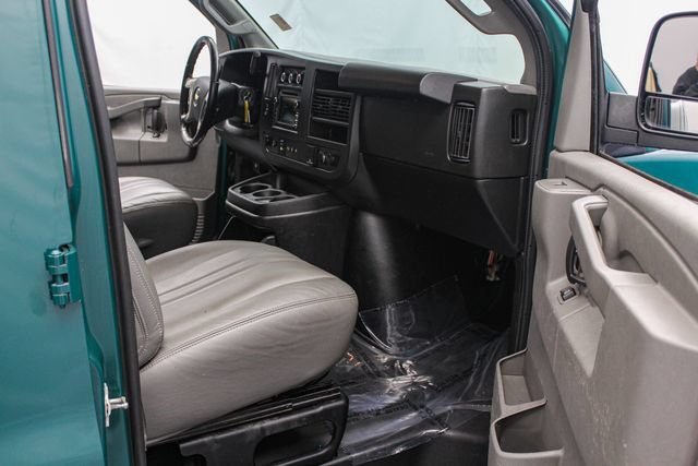 Used 2019 Chevrolet Express 3500 w/ Driver Convenience Package RWD image 25