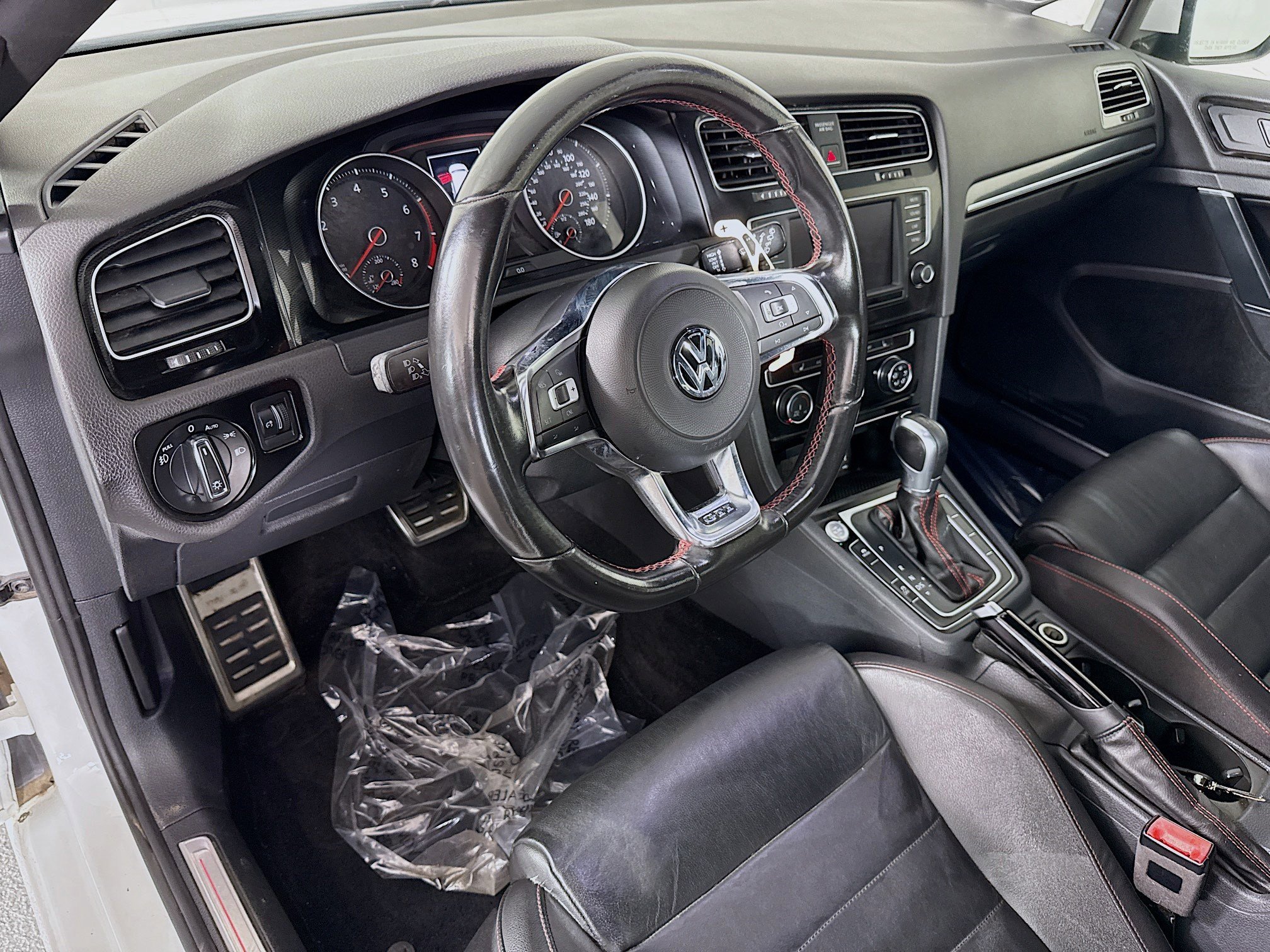 Used 2017 Volkswagen GTI SE image 23