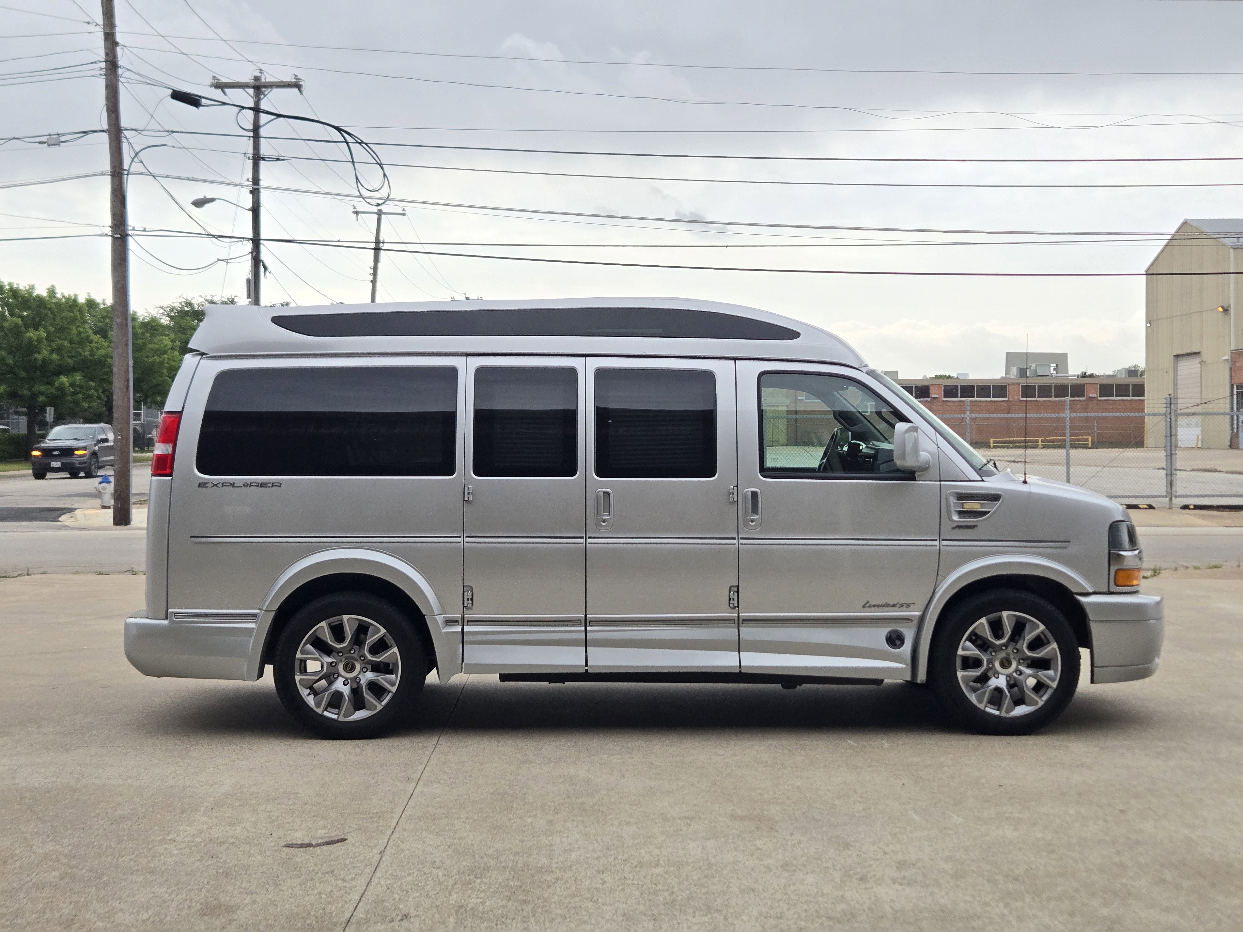 Used 2023 Chevrolet Express 2500 image 43