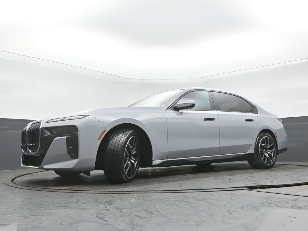 Used 2023 BMW 760i xDrive image 30