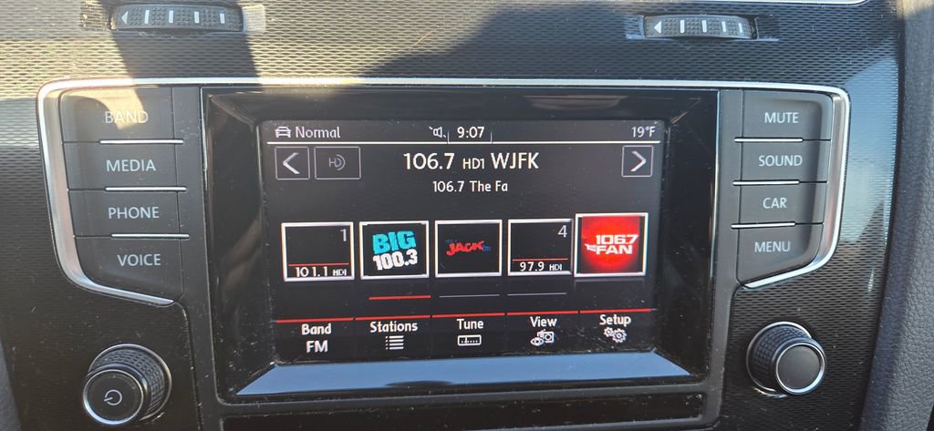 Used 2015 Volkswagen GTI SE image 13