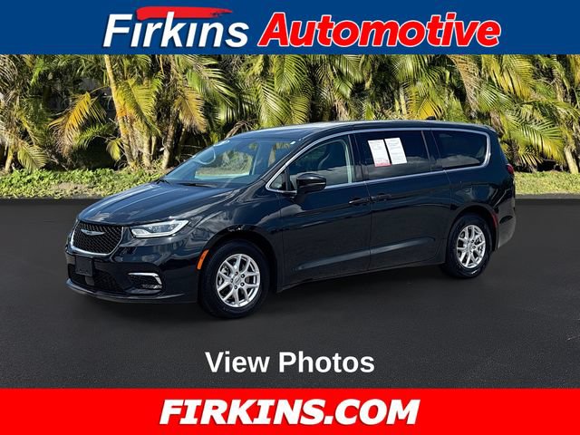 Used 2023 Chrysler Pacifica Touring-L FWD image 1