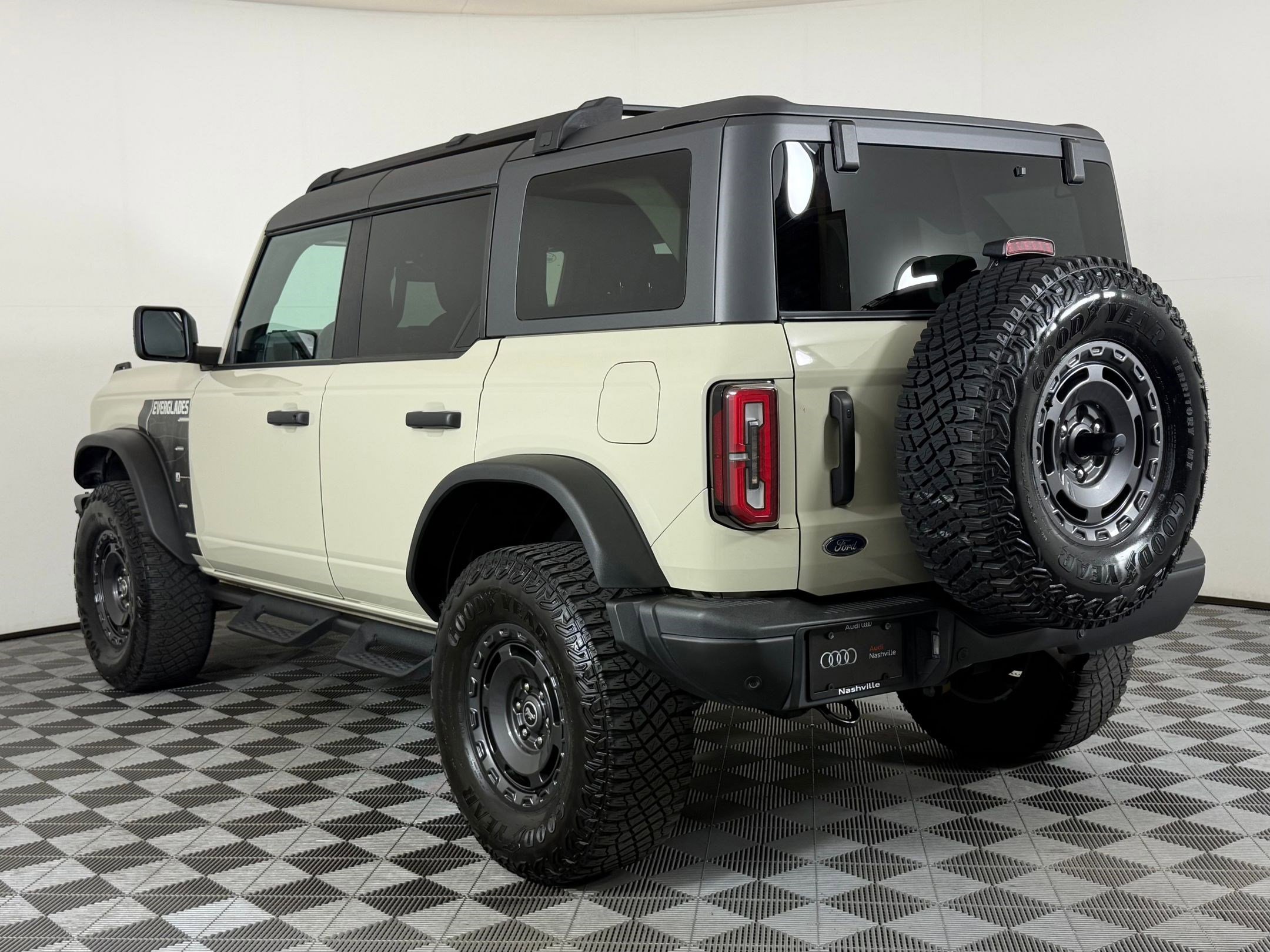 Used 2022 Ford Bronco Everglades AWD/4WD image 3