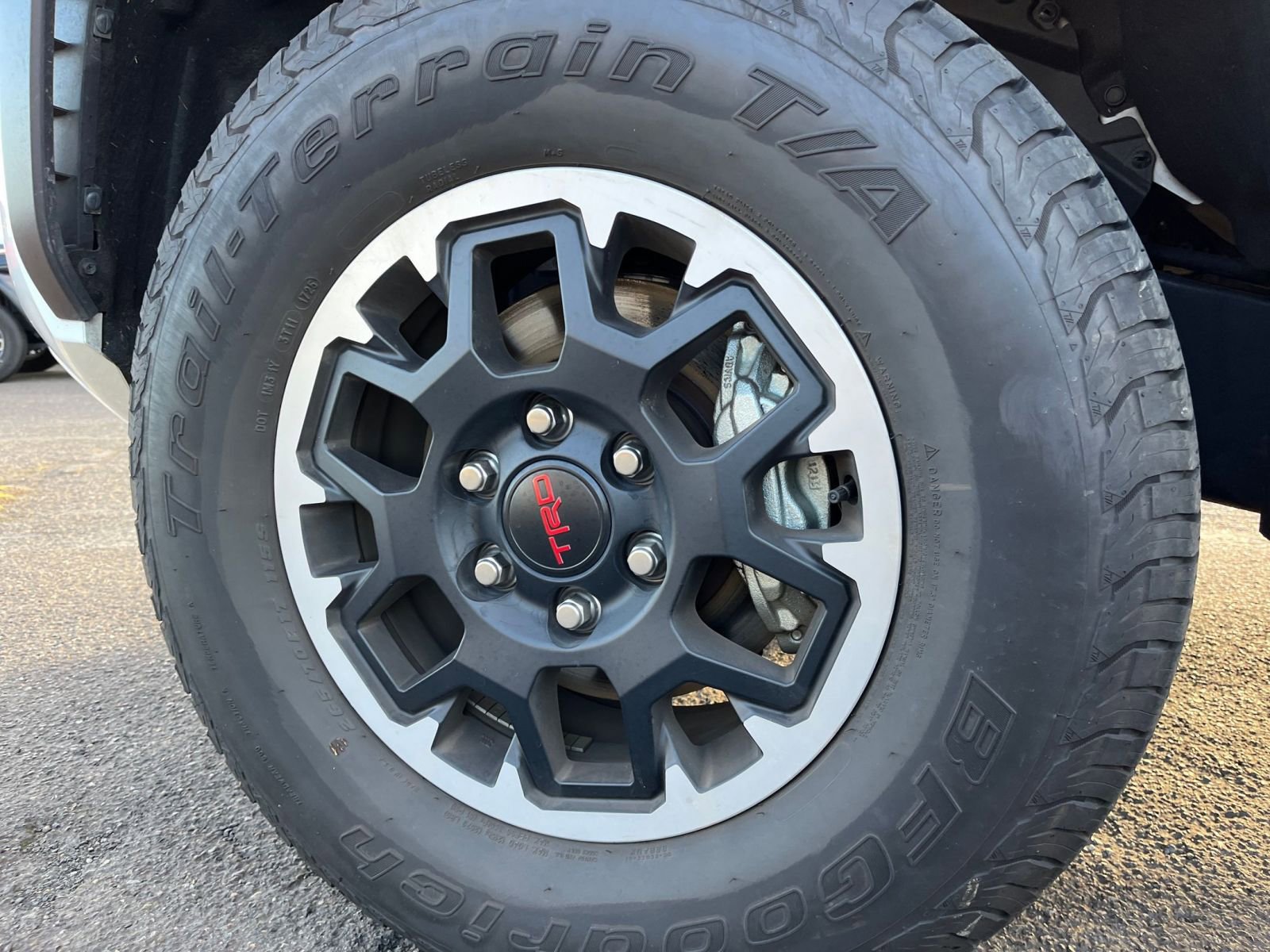 Used 2025 Toyota Tacoma TRD Off-Road image 31