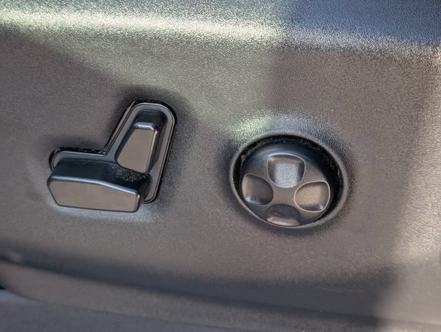 Used 2024 Chrysler Pacifica Touring-L FWD image 21