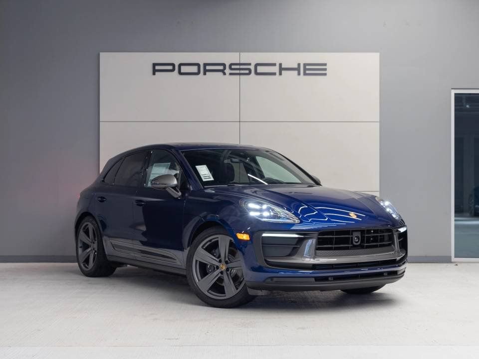 Certified 2025 Porsche Macan Turbo image 9