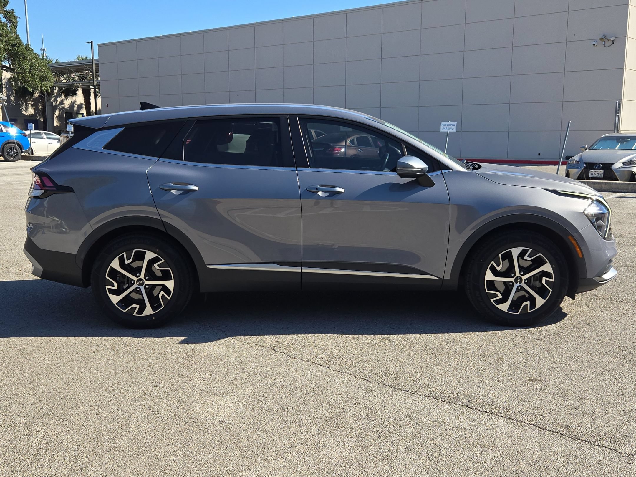 Used 2023 Kia Sportage EX FWD image 2
